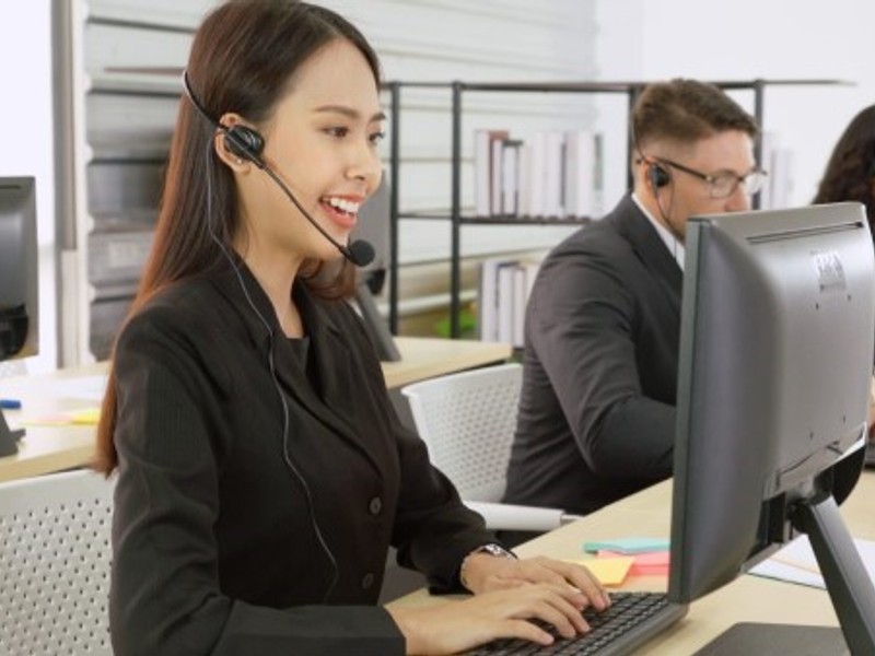 Hình ảnh giao diện ví điện tử trên điện thoại thông minh đang thực hiện giao dịch nạp tiền hoặc rút tiền tại x8bet, thể hiện sự tiện lợi và nhanh chóng.